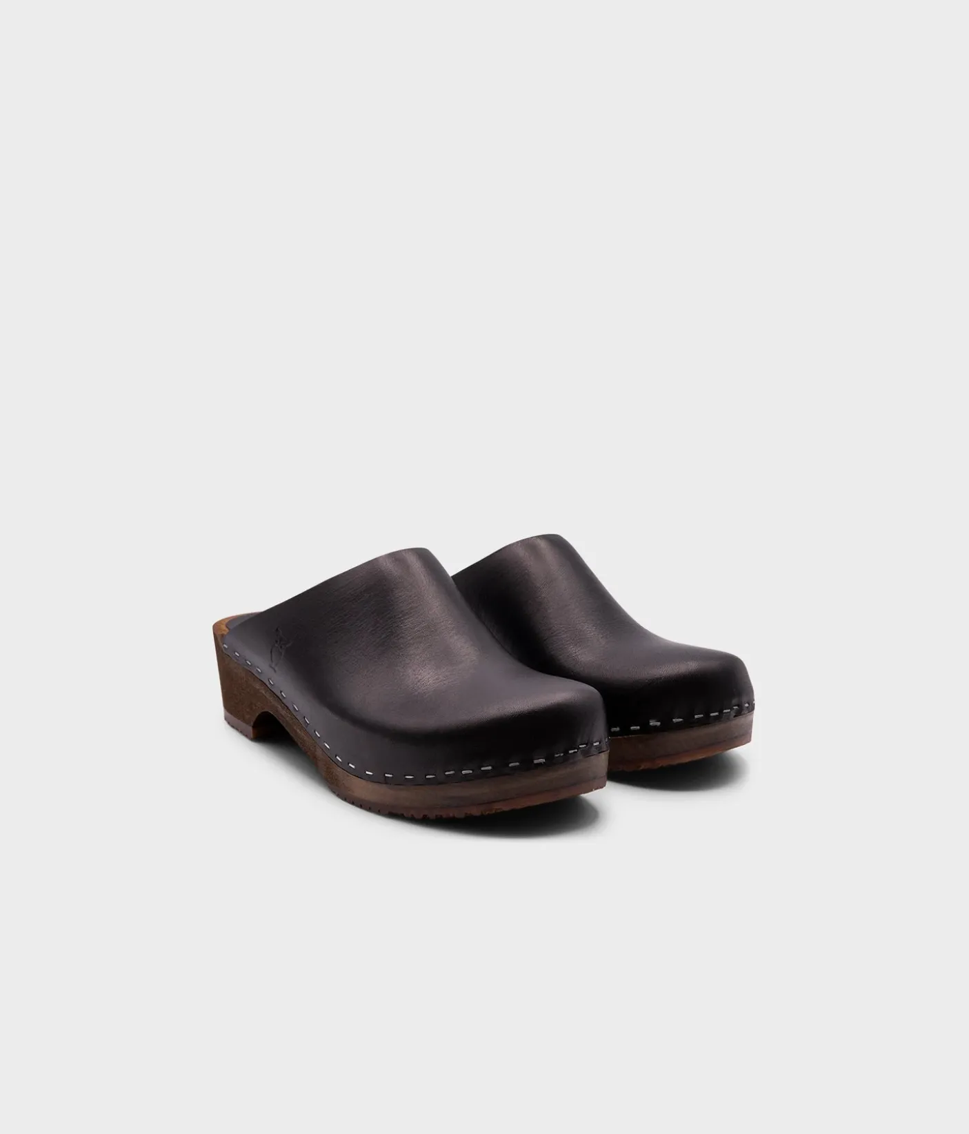 Austin minimalistic clog mule