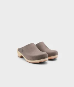 Austin minimalistic clog mule