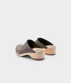 Austin minimalistic clog mule