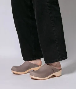 Austin minimalistic clog mule