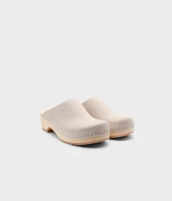 Austin minimalistic clog mule