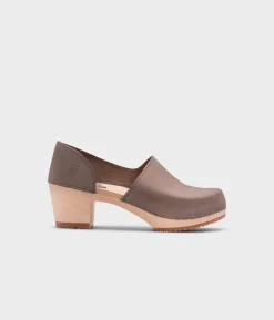 Brett closed-back clogs