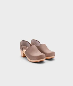Brett closed-back clogs
