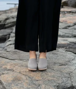 Brett closed-back clogs