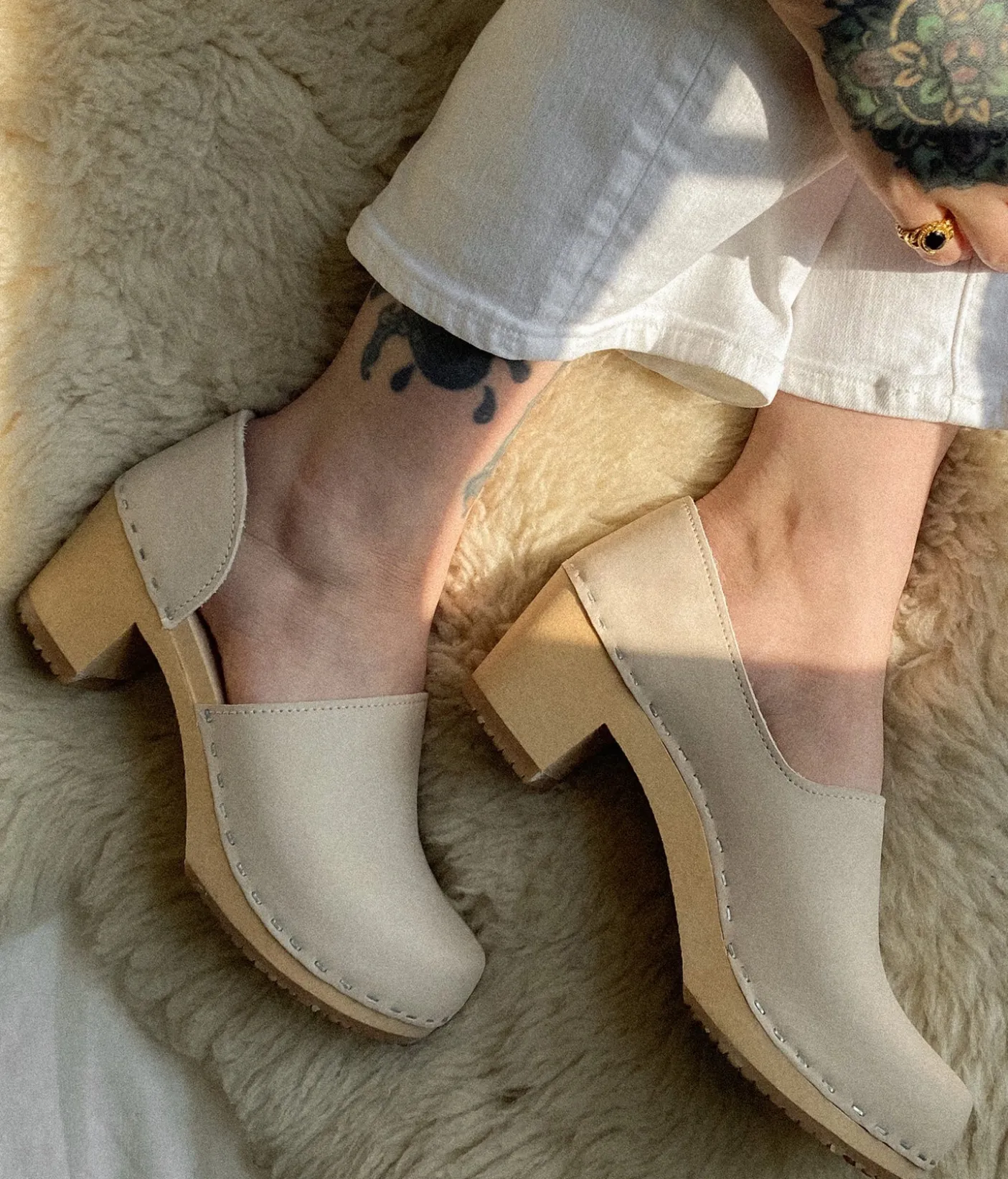 Brett closed-back clogs