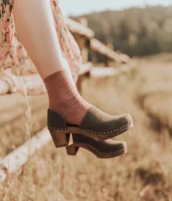 Brett closed-back clogs