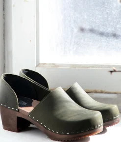 Brett closed-back clogs