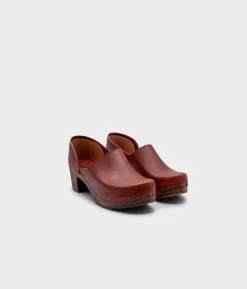 Brett closed-back clogs