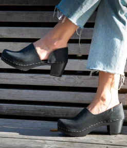 Brett closed-back clogs