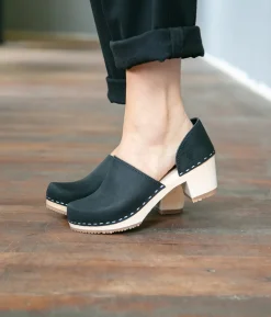 Brett closed-back clogs