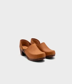 Brett closed-back clogs