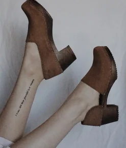 Brett closed-back clogs