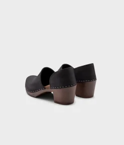 Brett closed-back clogs
