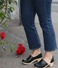 Brett closed-back clogs