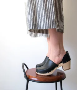 Brett closed-back clogs