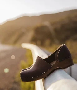 Brett low closed-back clogs