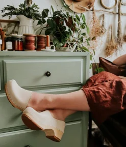 Brett low closed-back clogs