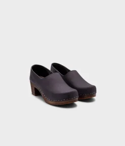 Bridget closed-back clogs