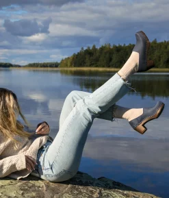 Bridget closed-back clogs