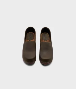 Bridget closed-back clogs