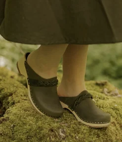 Brussels braided clog mule