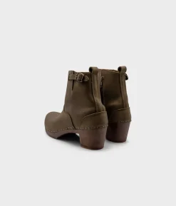 Manhattan clog boots
