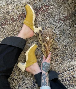 Maya classic clog mule