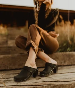 Maya classic clog mule