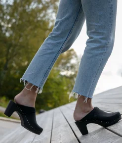 Maya classic clog mule