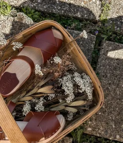 Monroe crossed clog sandal