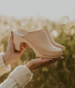 Rhodes minimalistic clog mule