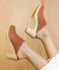 Rhodes minimalistic clog mule