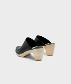 Rhodes minimalistic clog mule