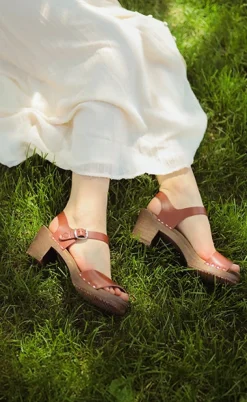 Vienna open-toe clog sandal